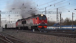Тепловоз 2ТЭ25КМ-0007. Отправление.