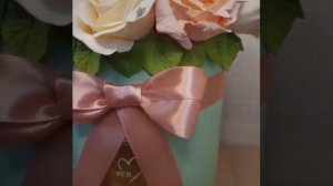 Светильник .Розы из фоамирана в шляпной коробке