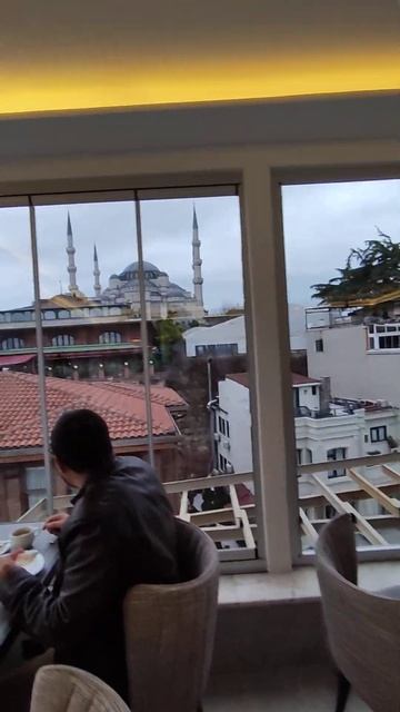 Завтрак на красивой террасе отеля Best point hotel Istanbul смотреть онлайн