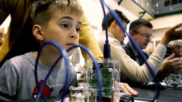 ScratchDuino: инновационные обучающие роботы смотреть онлайн