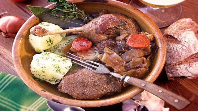Утка по-деревенски с квашеной капустой