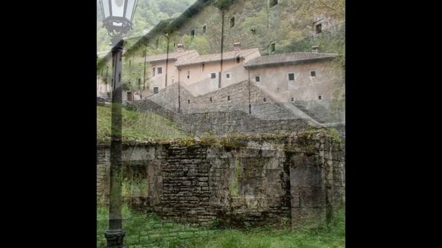 LLEGANDO A CUADONGA/COVADONGA DESDE LA RIERA смотреть онлайн
