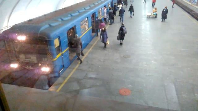 Метро № 0233 81-717.5 ст.Осокорки Киевское метро смотреть онлайн