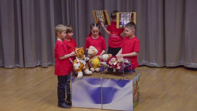 Фрагменты спектакля"Про Ежика, Медвежонка,Самовар и цветок Илютик"( дети 6-8лет,инклюзивная группа) смотреть онлайн