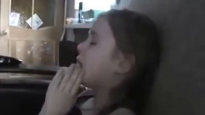 Девочка плачет и говорит пока Олимпийским играм в  Сочи 2014