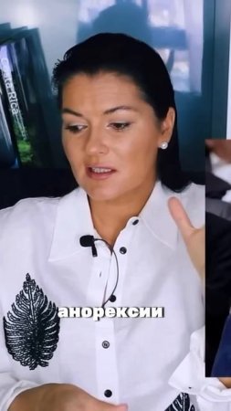 Почему Макрон женился на бабушке трансе? #психология #отношения #макрон