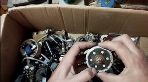 Вторая коробочка с полезными деталями.