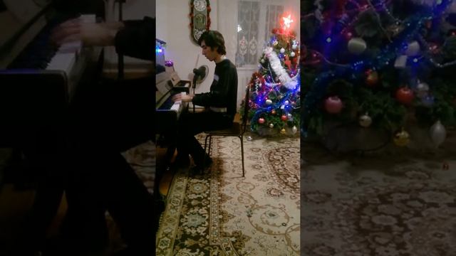 Happy new year на пианино смотреть онлайн