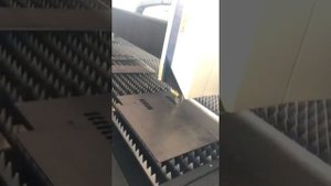 Процесс работы лазерного станка 1500W толщина металла 5mm CS. Лазерная установка.