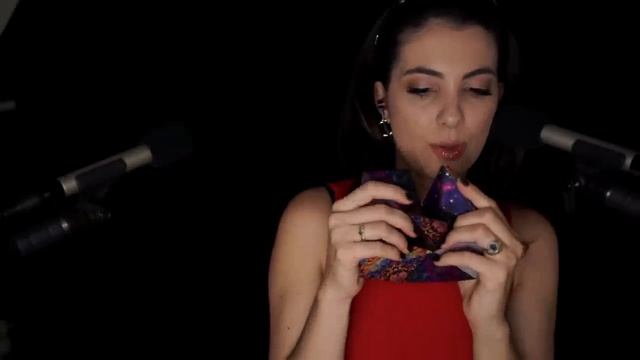 Sweet Carol ASMR. Тихий голос, звуки рта, движения рук, разнообразные предметы.