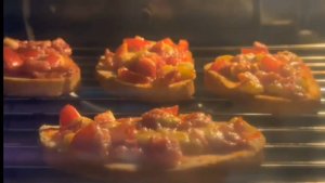 Очень хочется пиццы, но нет времени? 🍕🕰️ Быстрый рецепт вкуснейшей мини пиццы на завтрак или обед