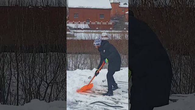 уборка крыши дома смотреть онлайн
