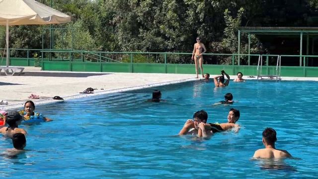 Летний отдых у бассейна на базе Застава смотреть онлайн