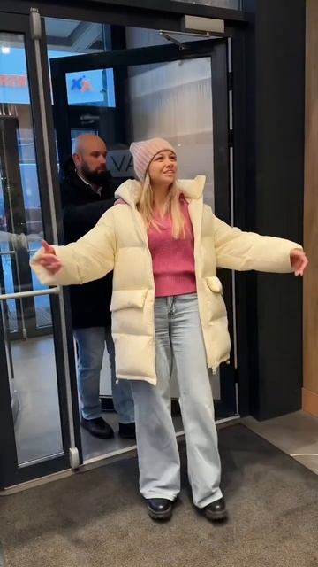 Когда не хочешь уезжать из VALO 😍 смотреть онлайн