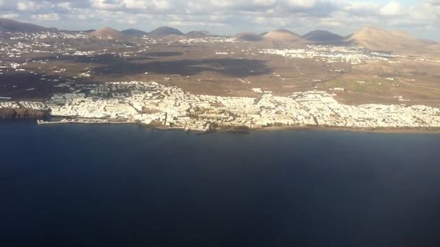 Вид на Лансароте с самолета (посадка) смотреть онлайн