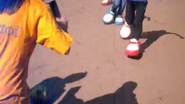 Футбол в гигантских ботинках (Компания АНТАНТА) смотреть онлайн