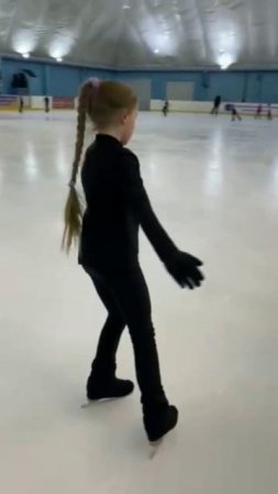 прыгнула прыжок Аксель