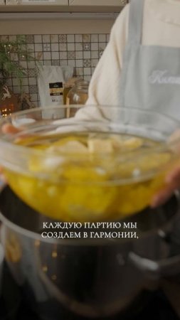 Тепло рук и сила трав — так рождается наш живой крем. Княгинюшка #уходзалицом #натуральнаякосметика