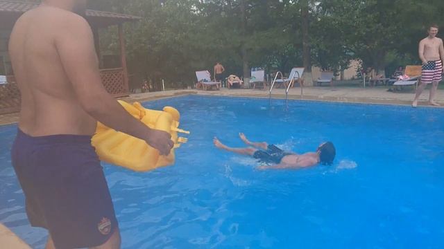 Сняли весь отель (Бассейн и жизнь в общяге) смотреть онлайн