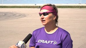 Стою на асфальте в лыжи обутый