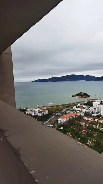 40 этаж🥶 #вьетнам #путешествия #нячанг #крыша #море #гор смотреть онлайн