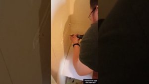 Вскрытие гипсокартона для замены стояка