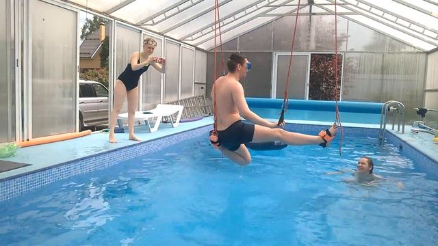 Альфа Гравити в бассейне (Аква Гравити) смотреть онлайн