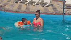 Отдых наших семей в бассейне на территории зоопарка "Баба Фрося" 😊