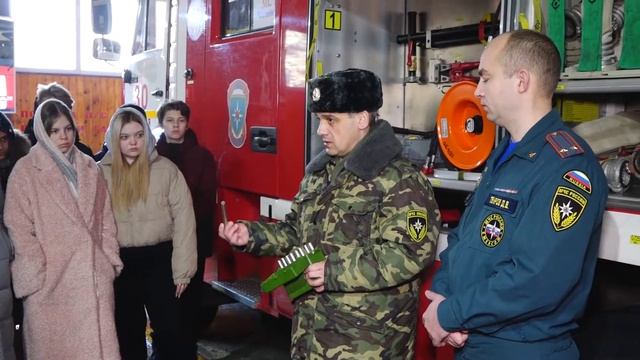 В Узловой на базе пожарно-спасательной части № 30 для детей провели экскурсию