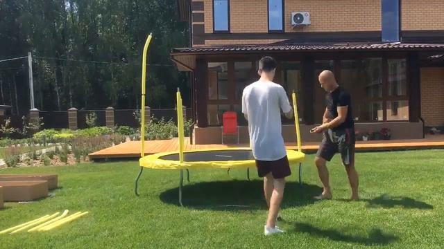 Сборка батута KOENIGSMANN T-8 244 см смотреть онлайн