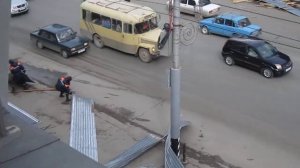 ветром сбросило крышу с кафе Витальяно в Саратове