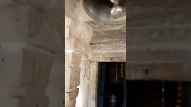 64 Храм йогинь в Гвалиоре. это известные туристические достопримечательности в Гвалиоре, Индия смотреть онлайн