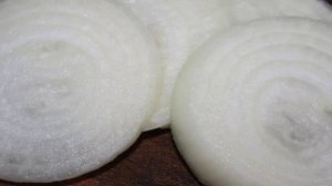 Свиная отбивная с карамелизированным луком