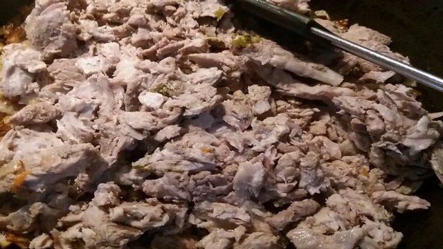 Слоеные трубочки-пирожки со свининой и жаренным луком