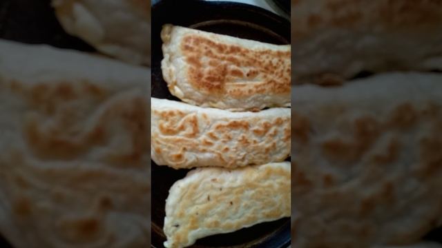 Лепешки с зеленью. Вкусные лепешки. Кастыбы. Лепешки. С зеленью. На сухой сковороде. Рецепт. Вкусно