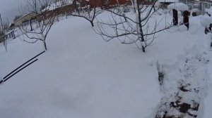 ЖИВЕМ В ДЕРЕВНЕ!!НАКОНЕЦ-ТО И К НАМ ПРИШЛА ЗИМА!НАВАЛИЛО СНЕГА!!ТЕПЕРЬ РАЗГРЕБАЕМСЯ!!