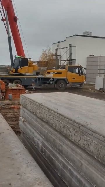 Монтаж плит перекрытия 😎  #антонстройка #стройка #стр? смотреть онлайн