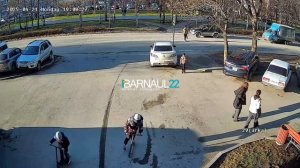 Ребенок в Барнауле попал под машину