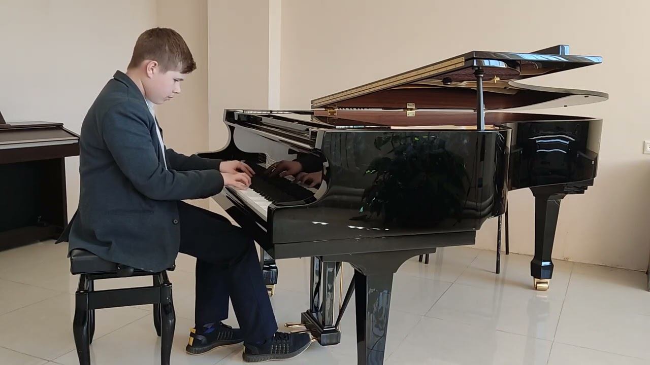 Александр Петров 13.лет Р.Хейф "У памятника герою" смотреть онлайн