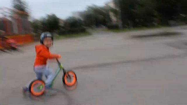 Яр и Паха. Друзья на беговелах смотреть онлайн