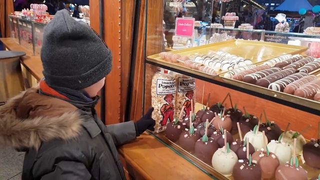 ЧЕЛЛЕНДЖ кто громче КРИЧИТ - ВЕСЕЛО КАТАЕМСЯ на ЦВЕТНОМ КОЛЕСЕ с ГОРКИ! смотреть онлайн