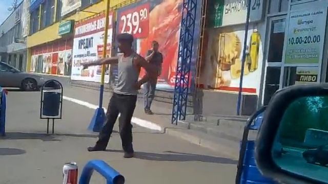 Бомж отжигает (г.Оренбург) смотреть онлайн