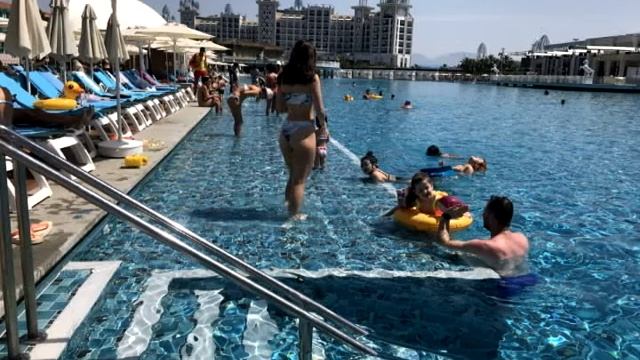 В популярных отелях Турции закончились места для туристов. смотреть онлайн