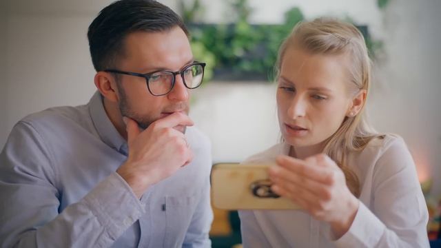 Ребёнок подошёл к могиле и сказал: «Вставай, мамочка, я хочу есть». И случилось неожиданное! смотреть онлайн