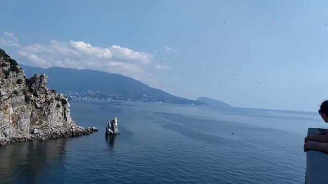 Крым. У замка Ласточкино гнездо.
