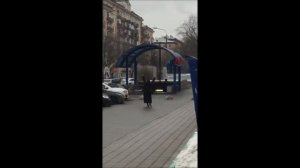ШОК! НЯНЯ ОТРЕЗАЛА ГОЛОВУ РЕБЕНКУ! РАЗГУЛИВАЕТ ПО МОСКВЕ!