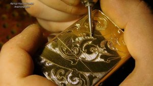 Ручная гравировка узоров на бензиновой зажигалке Zorro armor.