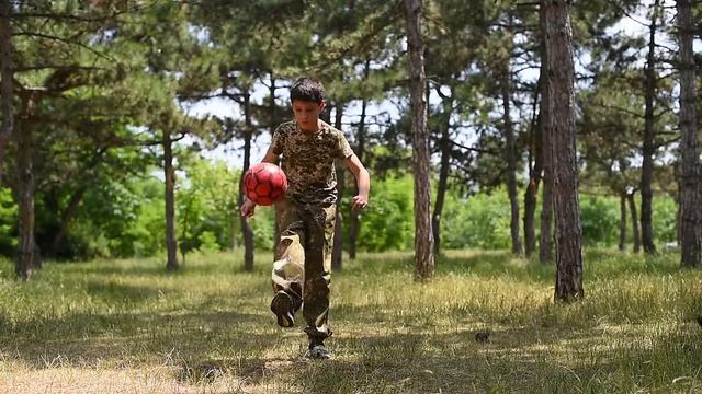 Детский камуфляж от ARMY KIDS. Футбол на природе. смотреть онлайн