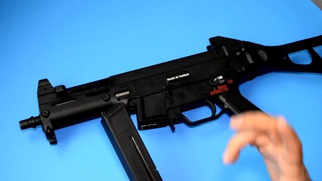 Обзор страйкбольного газового пистолета-пулемета VFC UMP GBB смотреть онлайн