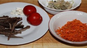 Салат с маринованными грибами, мясом и помидорами